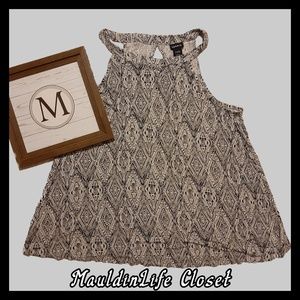 Torrid Black and White Aztec Design Top sz 1